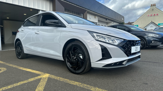 Hyundai i20 1.0T GDi 90 Black Line 5dr Petrol Hatchback - Image 40